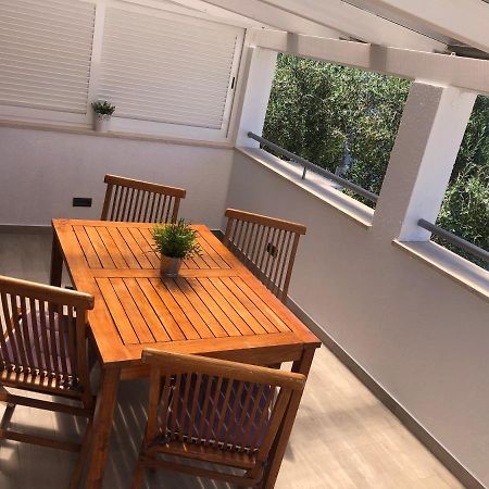 Apartmani Porat Malinska Buitenkant foto