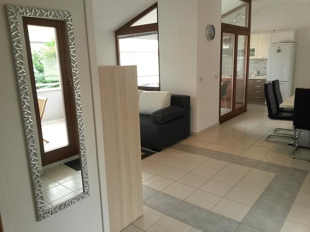 Apartmani Porat Malinska Buitenkant foto