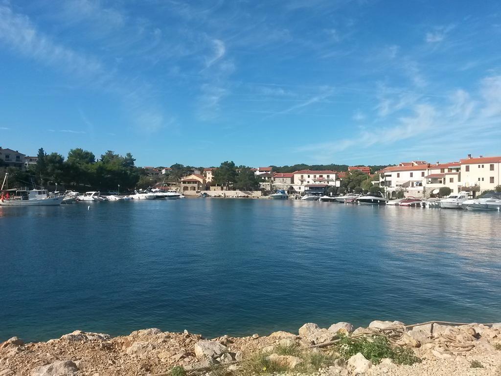 Apartmani Porat Malinska Buitenkant foto