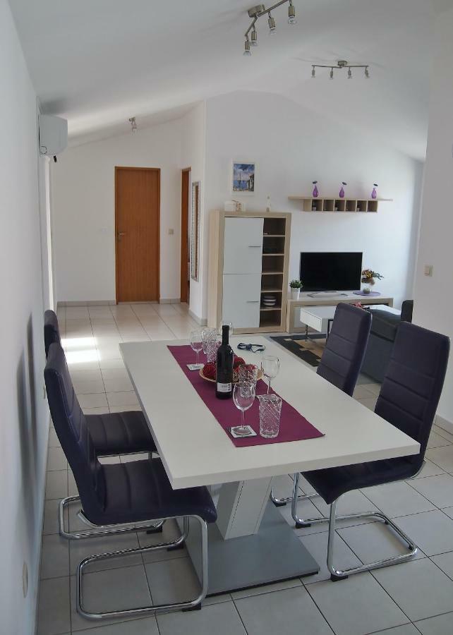 Apartmani Porat Malinska Buitenkant foto