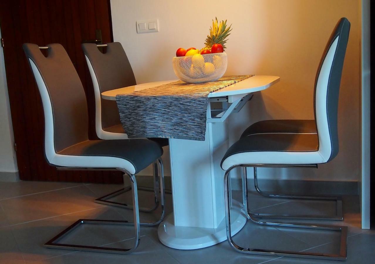 Apartmani Porat Malinska Buitenkant foto