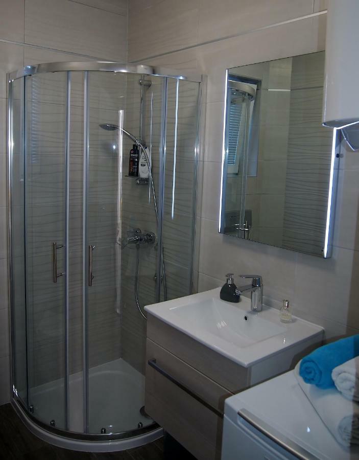 Apartmani Porat Malinska Buitenkant foto